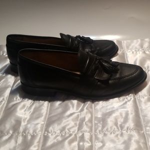 JOHNSTON AND MURPHY MENS SIZE 9.5 TASSLE LOAFER